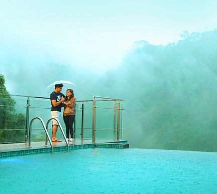 Top 5-star resorts in Kerala with mountain views